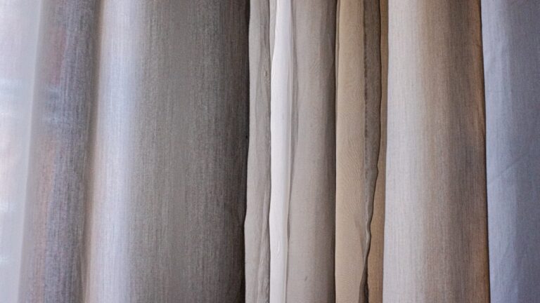 ... behind the curtain you can see ....
