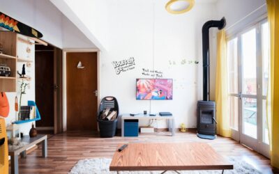 Okergeel-groen in je woonkamer met warme accenten en accessoires