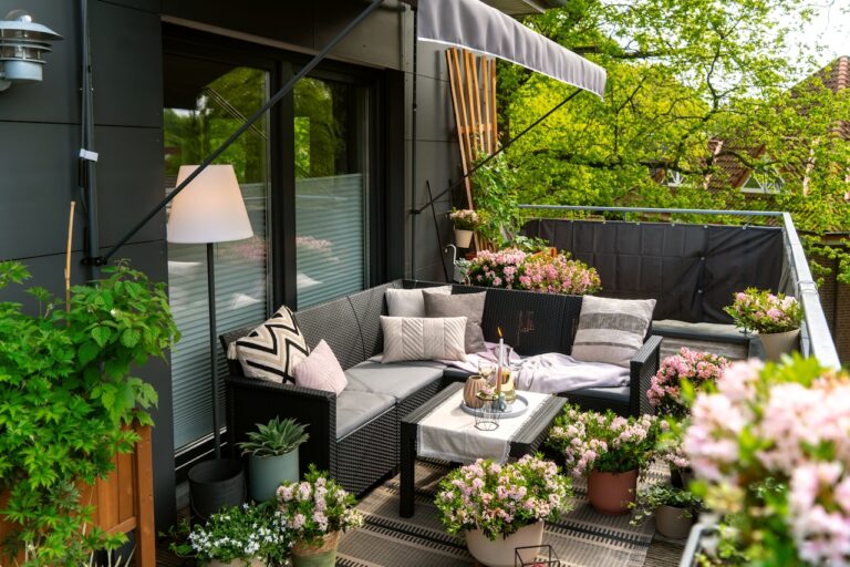De Perfecte Buitenruimte: Van Balkon tot Tuin