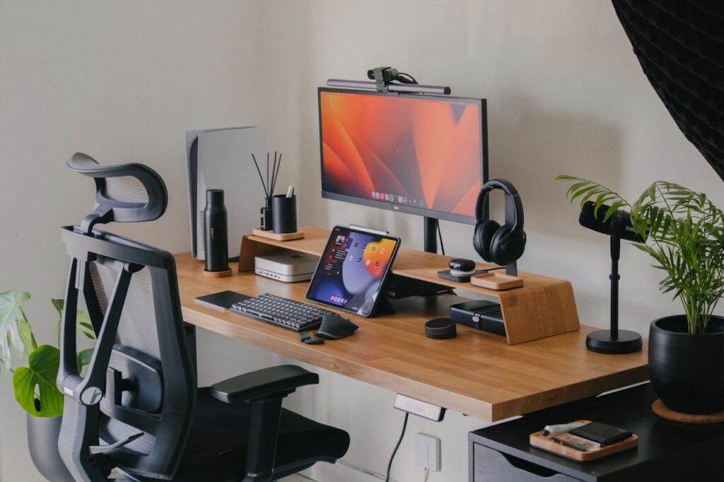 Efficiëntie en Comfort: Het Inrichten van een Productief Kantoor aan Huis