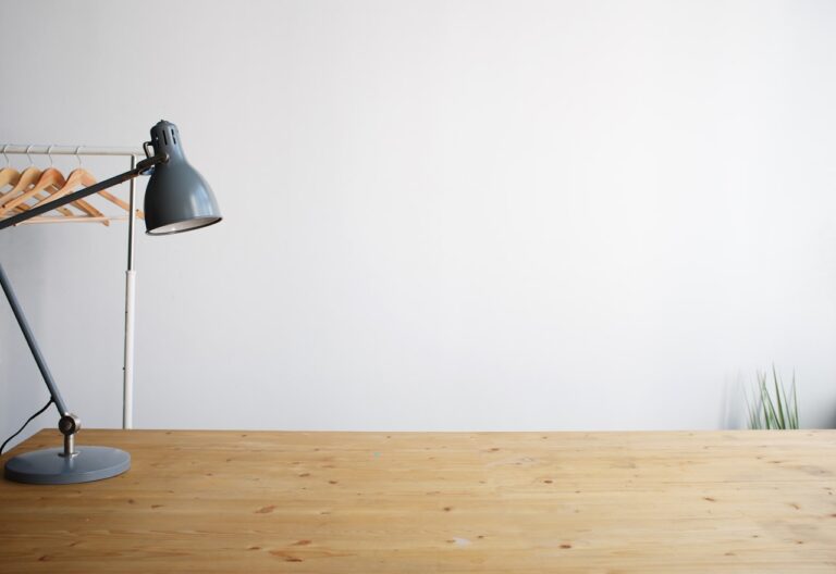 Licht op de Zaak: Hoe Kiest U de Juiste Verlichting voor Elke Kamer?