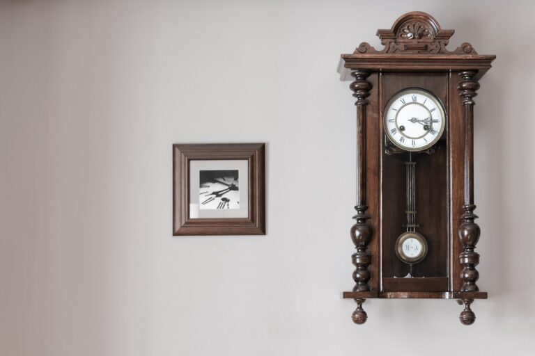 Tijdloze elegantie van wandklokken